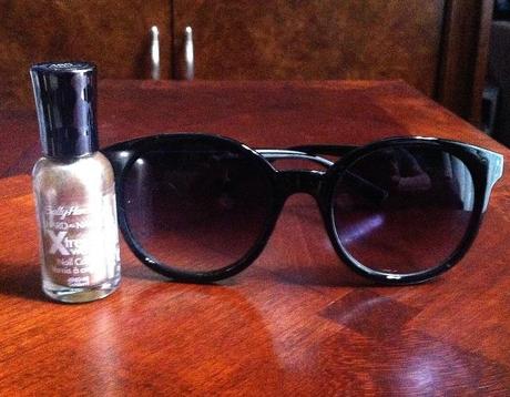 DIY -  Black and Gold Sunnies (nail polish diy #2)