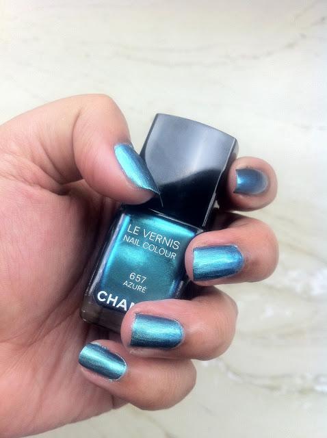 Chanel Azure Le Vernis Nail Colour - Review, NOTD