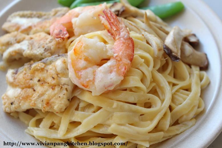 Fettuccine in White Sauce with Seafood