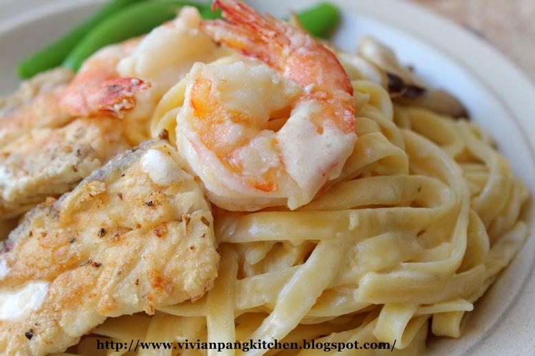 Fettuccine in White Sauce with Seafood