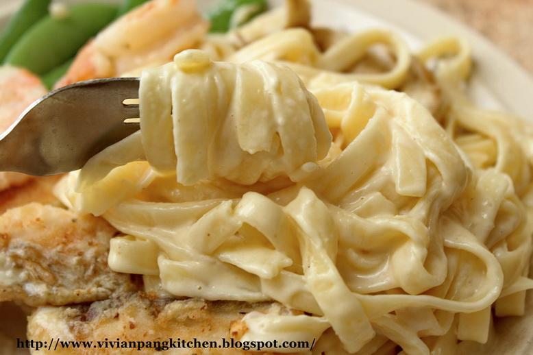 Fettuccine in White Sauce with Seafood