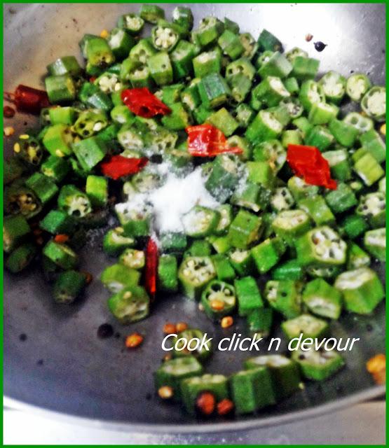 Vendakai Thalir kootu(Stew with okra)