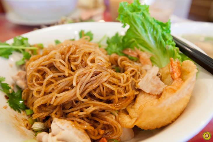 #69 Prawn, squid, pork slices & noodle in soy sauce