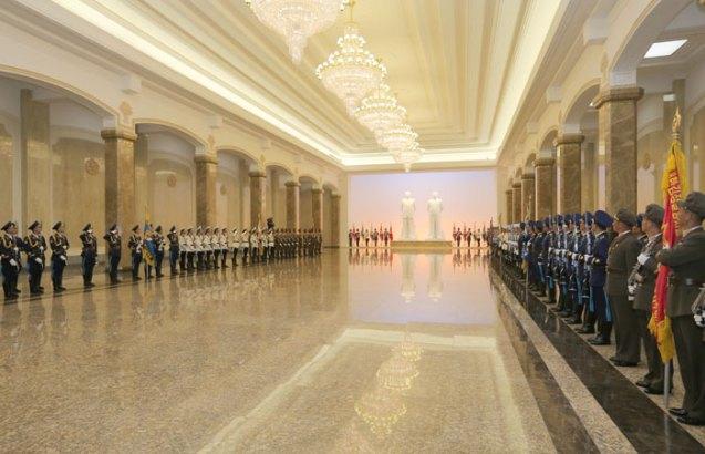 An honor guard of the Korean People's Army's three service branches and the Worker-Peasant Red Guards stand in attention in a hall containing the statues of DPRK President and founder Kim Il Sung (1912-1994) and his son Kim Jong Il (1941-2011) at the Ku'msusan Palace of the Sun in Pyongyang on 8 July 2013 (Photo: Rodong Sinmun). 