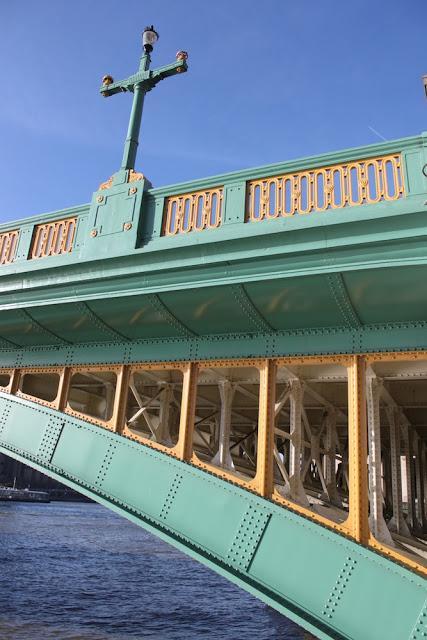 In & Around London: Southwark Bridge