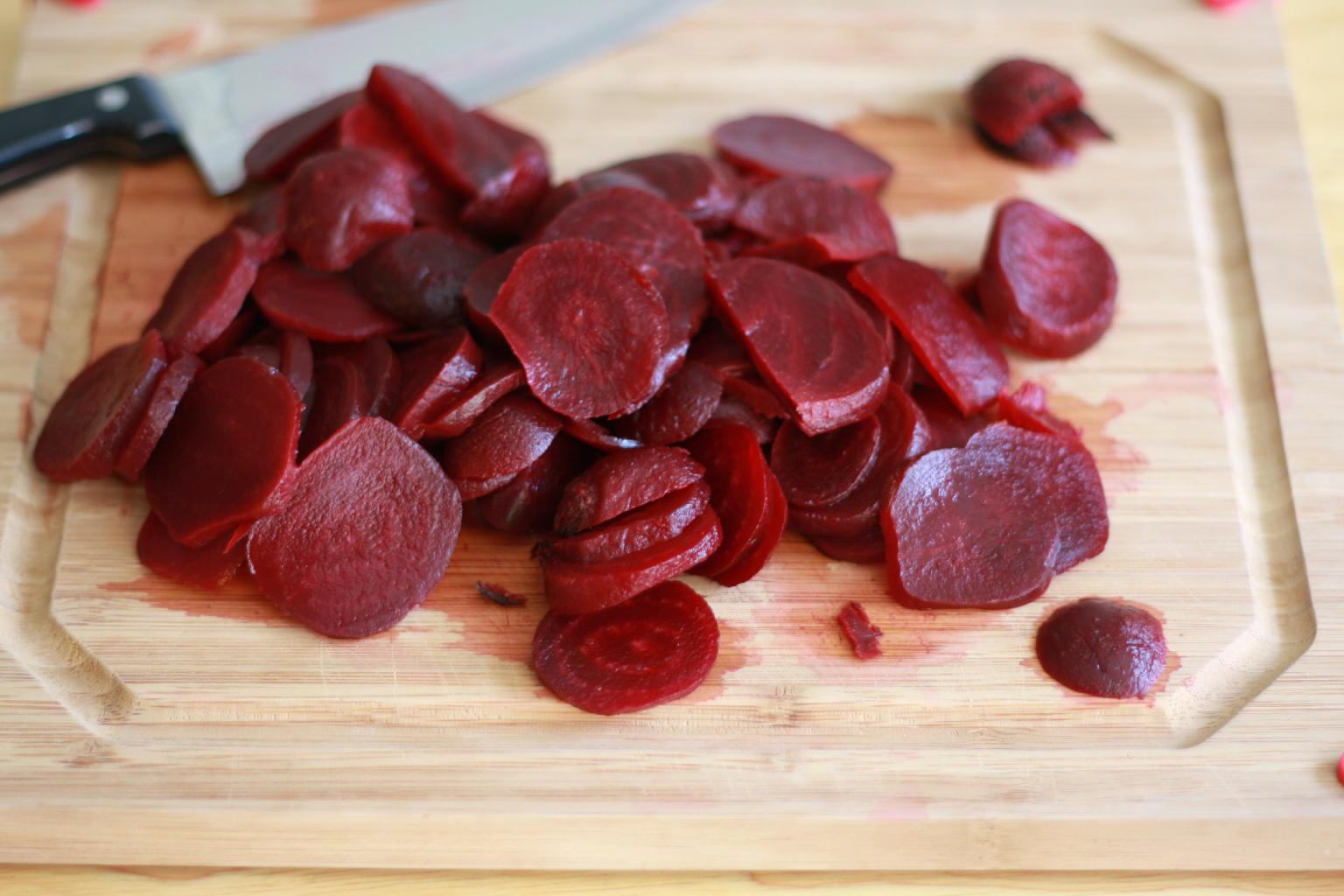 Guest Blogger: Sapling Vegan – Beet Pizza! Yumm..I swear!