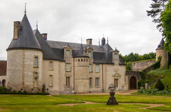photo of the chateau at La Chatonniere