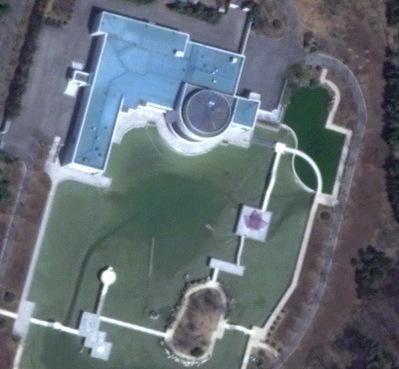An April 2012 satellite image showing the main banquet hall and entertainment center at the Ryo'ngso'ng residential compound.  The design for this building appears to have been modified and applied to the service and amenities buildings planned for construction on the southern perimeter of the Munsu Wading Pool in Pyongyang (Photo: Digital Globe).
