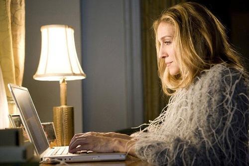Carrie Bradshaw, Sarah Jessica Parker, Fashion, Style, NYC, New York, Street Style, Sex and the city, Celebrity, icon, laptop, apartment