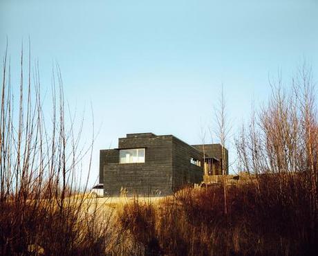 Alaska modern house exterior by Kamil Bialous