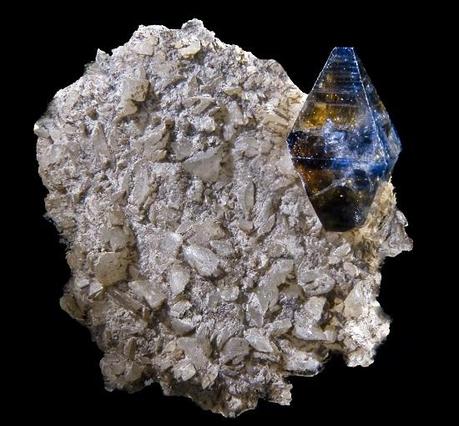 Anatase crystal. (Credit: Didier Descouens http://commons.wikimedia.org/wiki/User:Archaeodontosaurus)