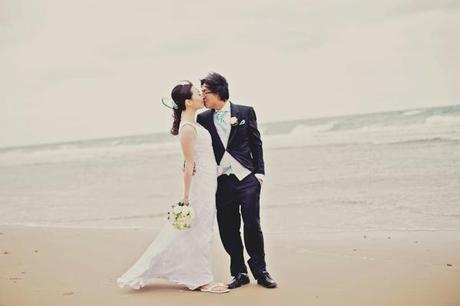 Kwan and Shawn: Beautiful Beach Wedding in Bournemouth, Dorset