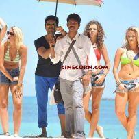 thumbs yevadu beach song working stills pics photos images gallery 4 Yevadu Beach Song Song Working Stills