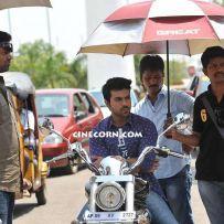 thumbs yevadu freedom song working stills pics photos images gallery 2 Yevadu Freedom Song Working Stills