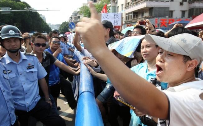 Protest in China Against Uranium Plant Draws Hundreds
