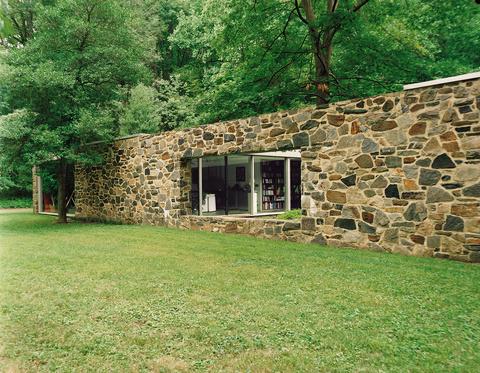Marcel Breuer Hooper House courtyard in Baltimore