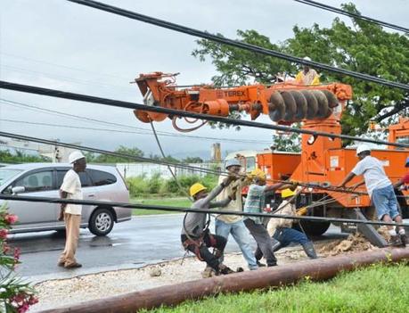 JPS repair crew restores power line after a storm. (Credit: Ventyx)