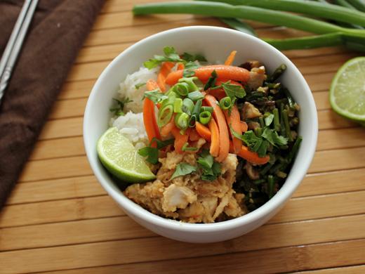 A Rice Bowl with Spicy Tahini Chicken, Stir-fried Mushroom and Asparagus, and Marinated Carrots