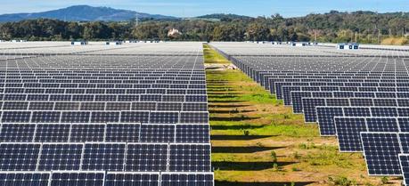 A solar farm in Andalusia, Spain (Credit: Flickr @ j-b.d http://www.flickr.com/photos/jbdodane/)