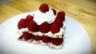 No bake cake: Raspberry & white chocolate mousse