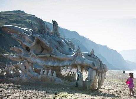 40-foot Big Dragon Skull Spotted On a Beach dragon-skull-beach