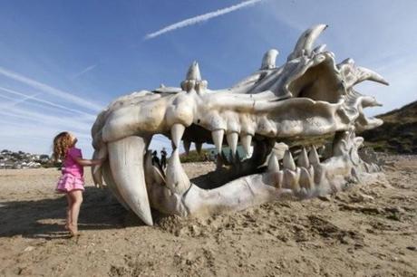 40-foot Big Dragon Skull Spotted On a Beach dragon-skull-beach-2