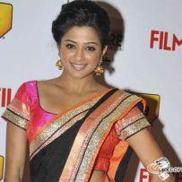 thumbs priyamani 60th idea filmfare awards south pics photos images stills Celebs At 60th Idea FilmFare Awards   Photos