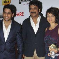 thumbs nagarjuna naga chaitanya amala 60th idea filmfare awards south pics photos images stills Celebs At 60th Idea FilmFare Awards   Photos