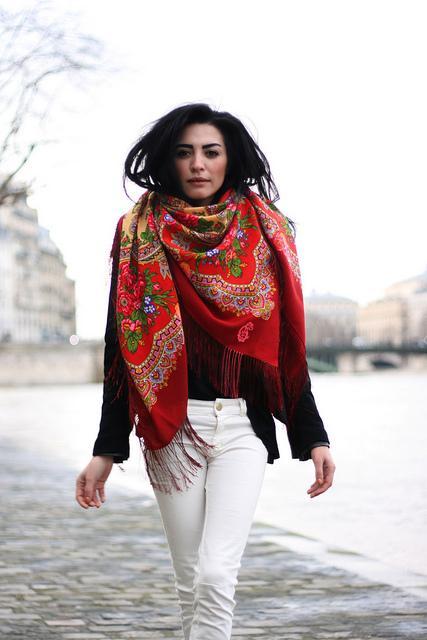 insomniatum:

Comtesse Sofia: foulards printemps, fleur rouge,...