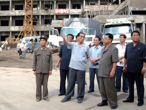 DPRK Premier Pak Pong Ju (3rd L) tours the construction of a children's hospital and dental hospital (Photo: Rodong Sinmun).