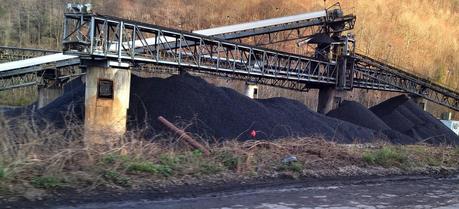 Coal pile at the Baldwin Plant in Anderson County, Tennessee. (Credit: Flickr @ Appalachian Voices http://www.flickr.com/photos/appvoices/)