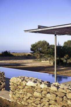 Pool & outdoor lounge by Marià Castelló Martínez