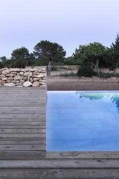 Pool & outdoor lounge by Marià Castelló Martínez