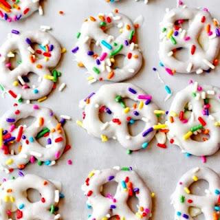 Vanilla Coated Pretzles with Sprinkles - A Pinterest Story