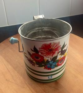 Opawa Community Op Shop: How I ticked an item off my thrifting wish list retro vintage floral sifter old school