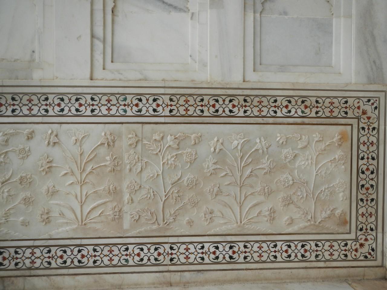 Flowers on the wall of the Taj Mahal