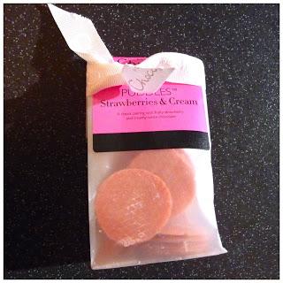 Hotel Chocolat Puddles - Strawberries and Cream