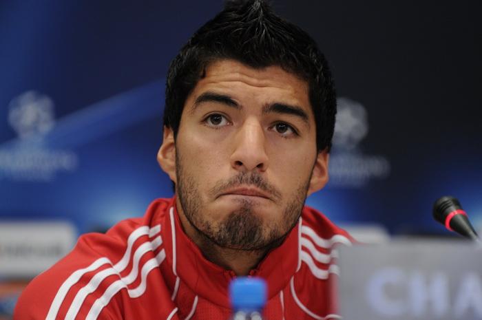 Suarez in one of his many media sessions. Courtesy of ???? ??????