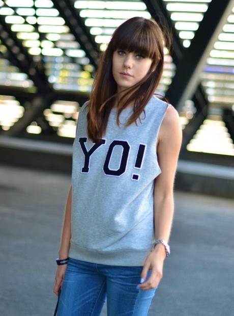 weekday yo sleeveless sweatshirt