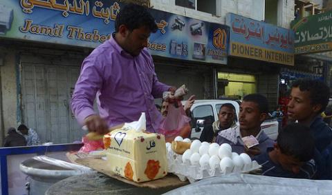 A street vendor in Sana'a, Yemen. (Photo: Rick McCharles)