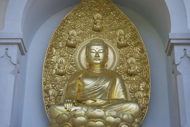 Contemplation Buddha - London Peace Pagoda