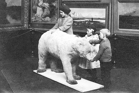 Early Photographs Of The Blind Experiencing A Museum Through Touch