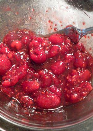 Raspberry crush tarts - Crush with a fork