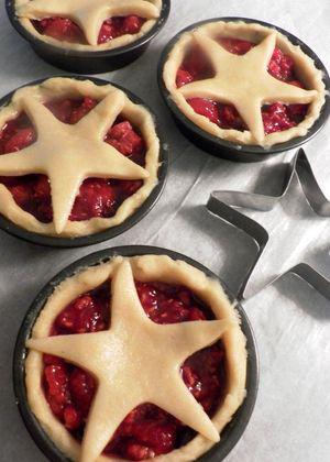 Raspberry crush tarts - Top tartlets with cut-out shapes