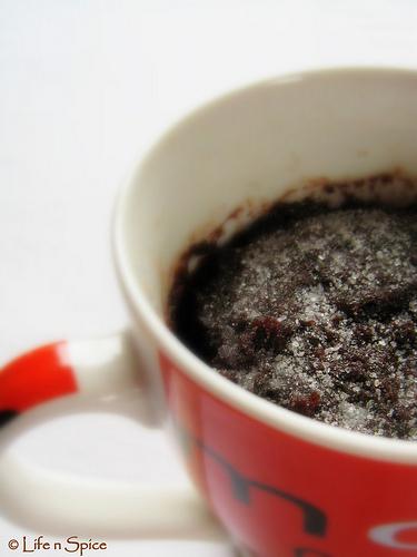 2-minute microwave chocolate cake (eggless)