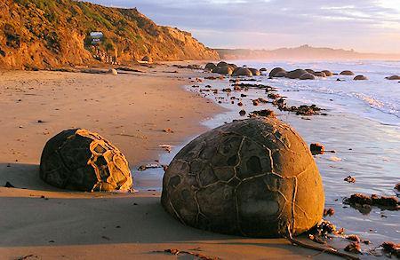 Sensational Rock Formations: Moeraki Boulders