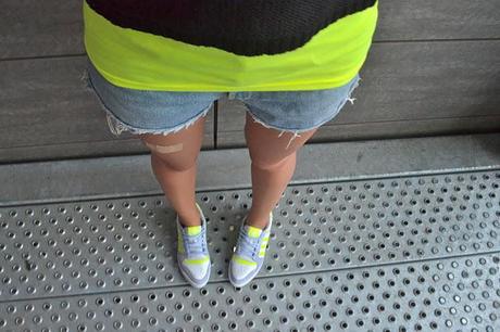 Outfit: Neon