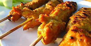 amsterdam-restaurants-rice-table-satay