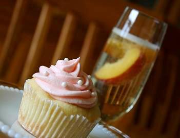 national-cupcake-week-peach-bellini-cupcake