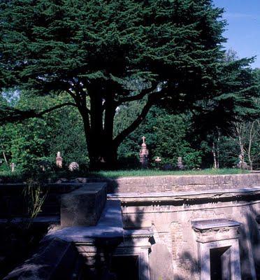 London:  Highgate Cemetery, Victorian Splendor for the Departed